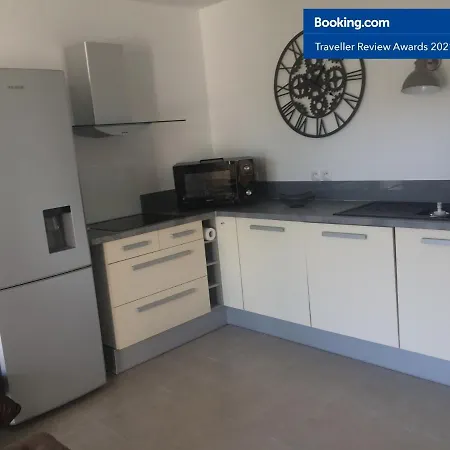 Apartment O Garden 3 Pieces Au Calme, Cuisine Equipee, Piscine, Parking, Terrasse, Jardin *